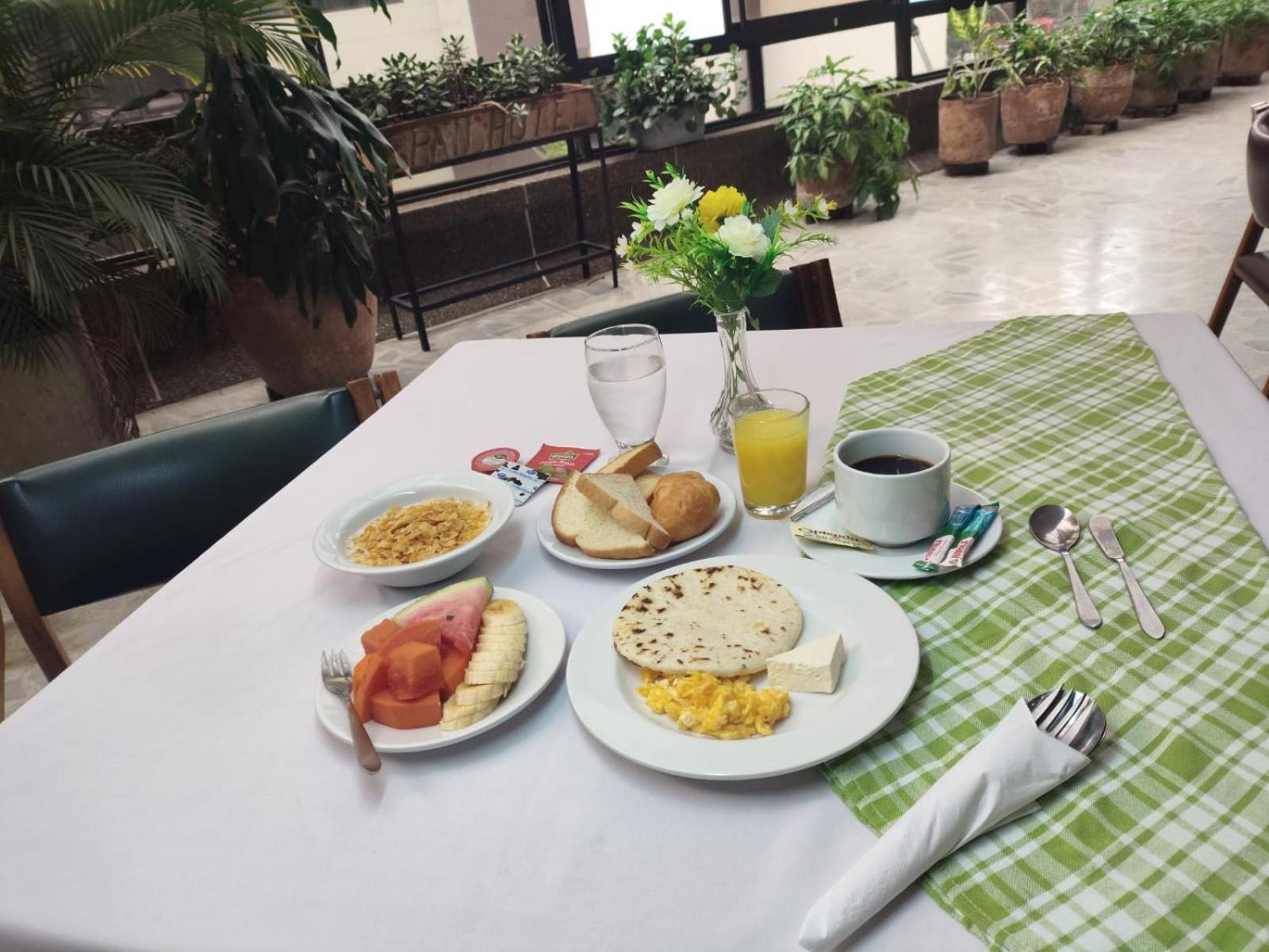 Gran Hotel Μεντεγίν Εξωτερικό φωτογραφία